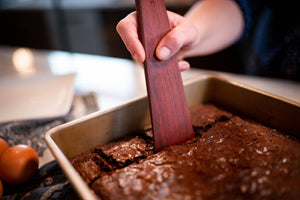 Earlywood tera scraper cutting and serving brownies